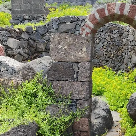 Casita Pajero En El Pozo De Calcosas, El Hierro